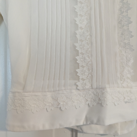 Elegant Vintage White Lace Trimmed Women's Top - Picture 5 of 9